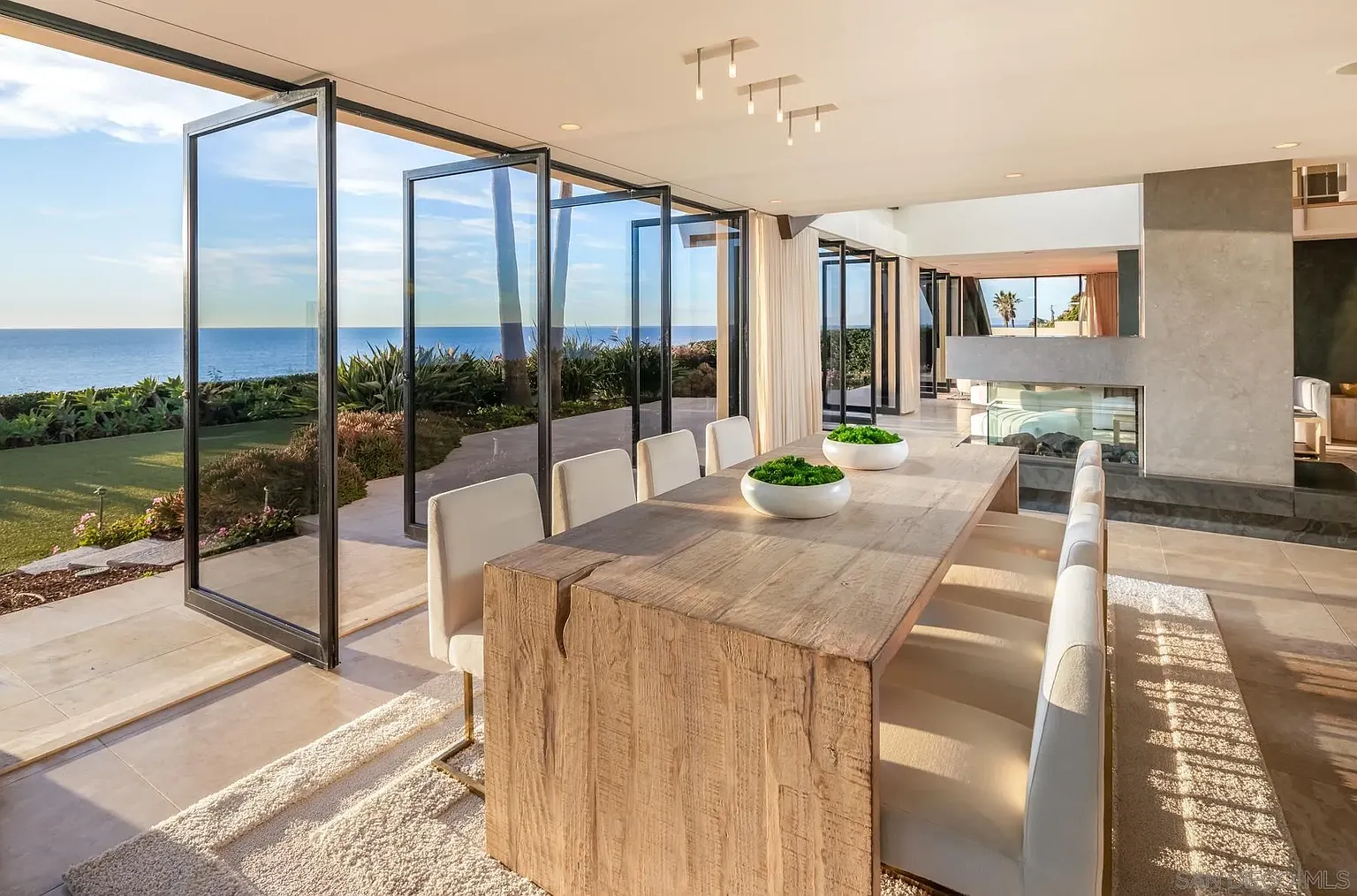 Indoor-outdoor transition in Del Mar home