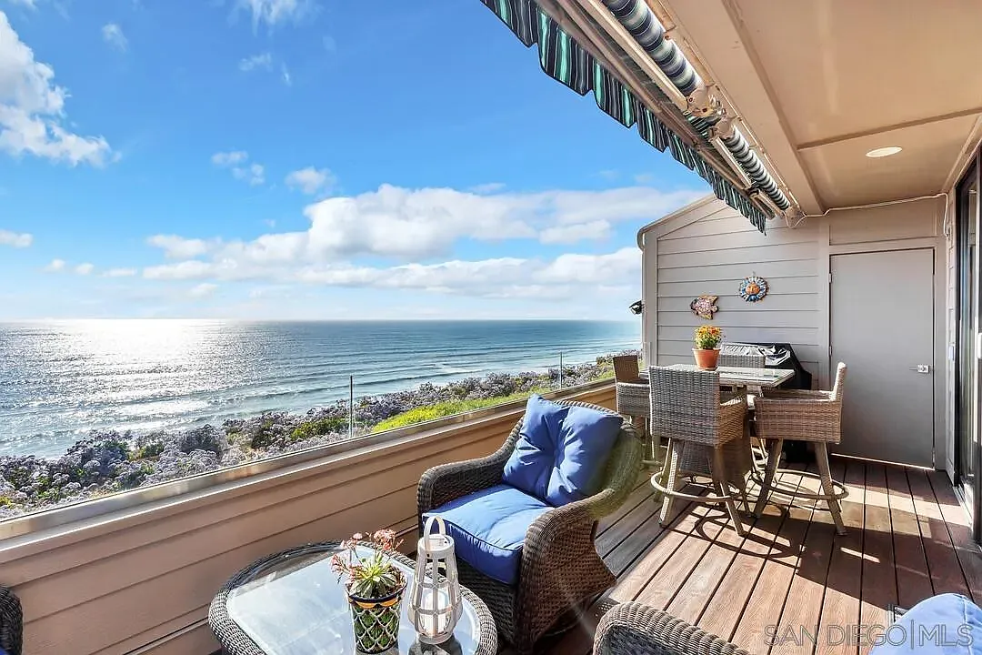 Indoor-outdoor transition in Del Mar home