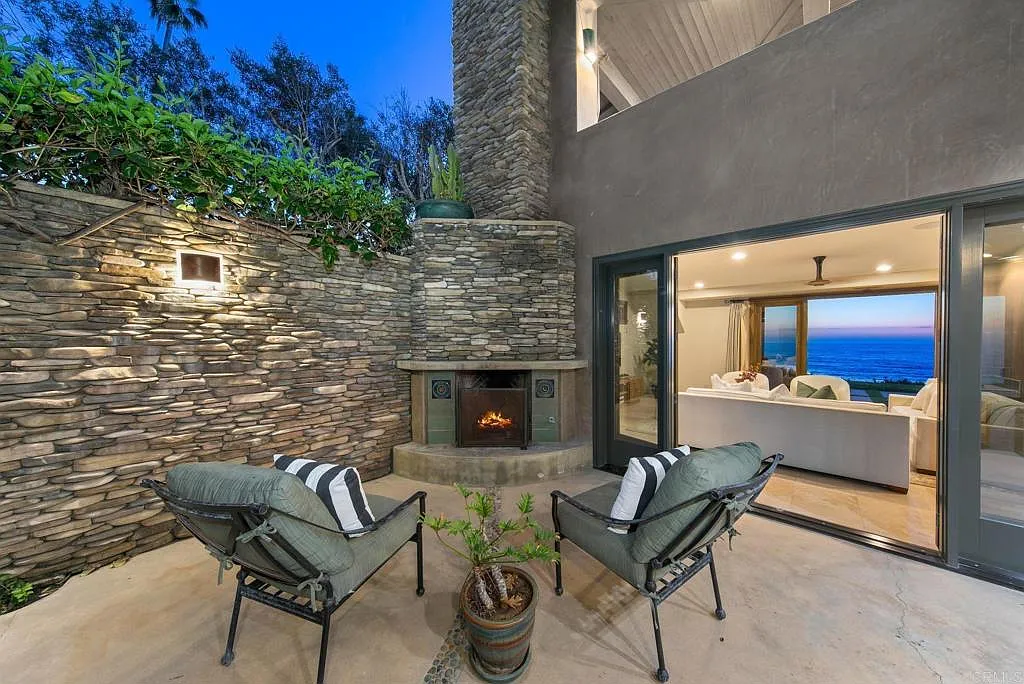 Indoor-outdoor transition in Encinitas home