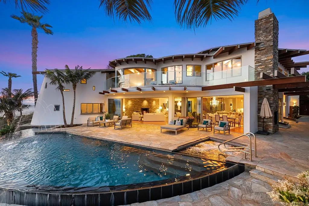 Indoor-outdoor transition in San Diego home