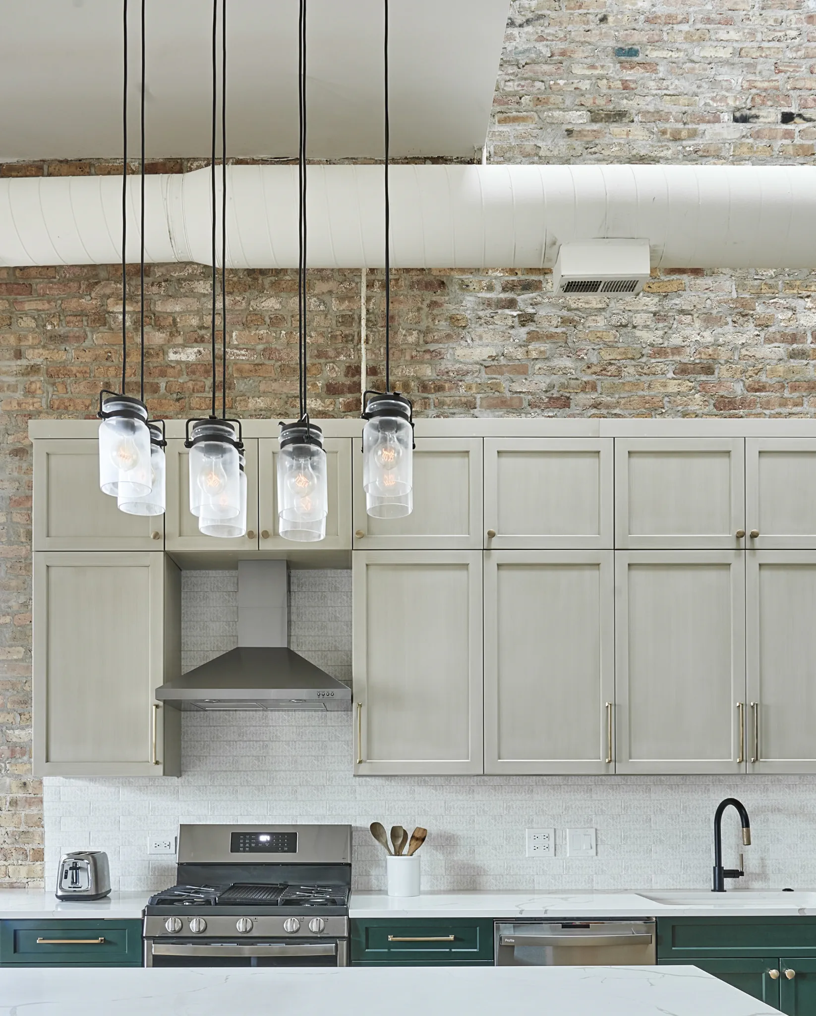 Industrial pendant lights