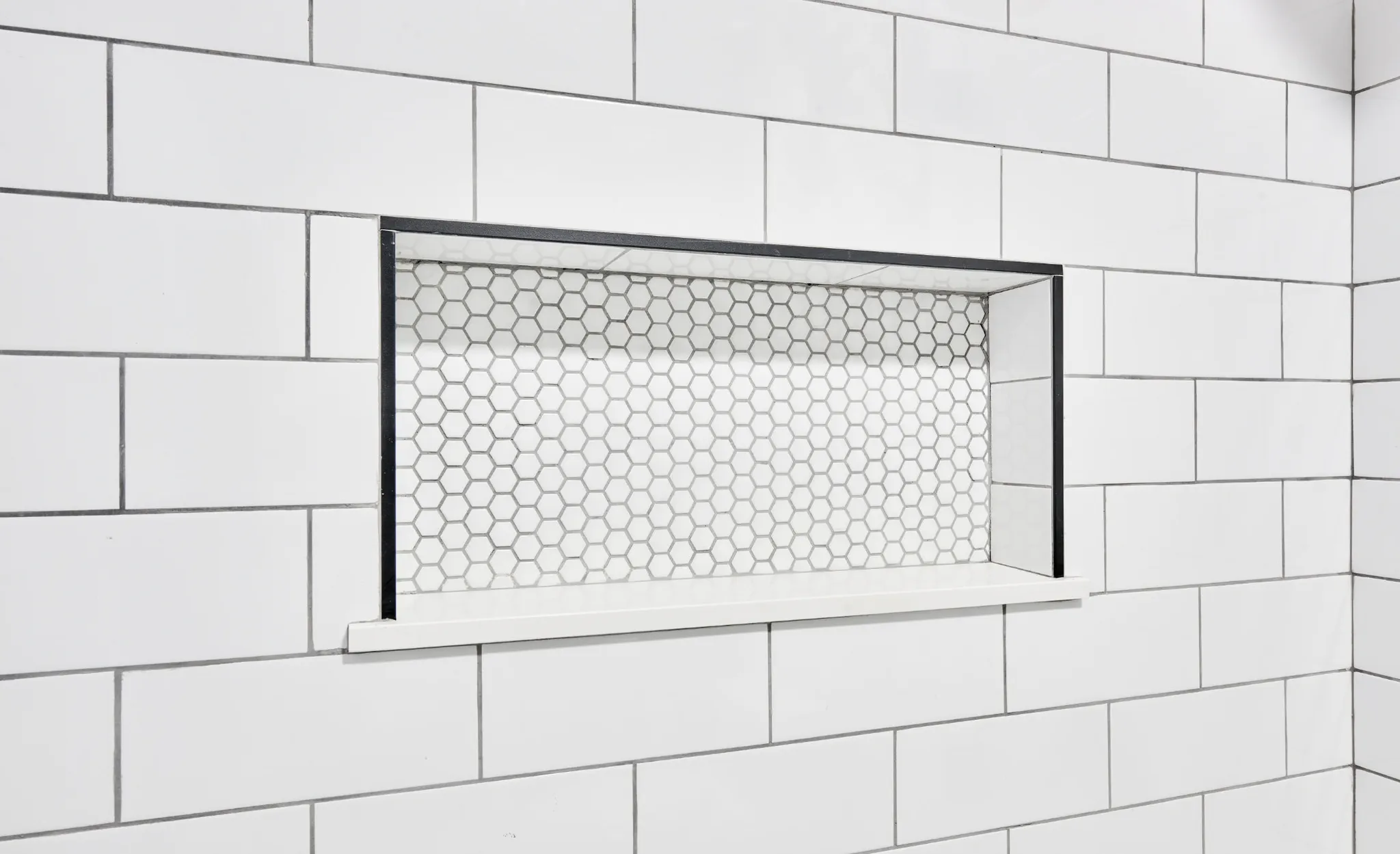 Shower niche