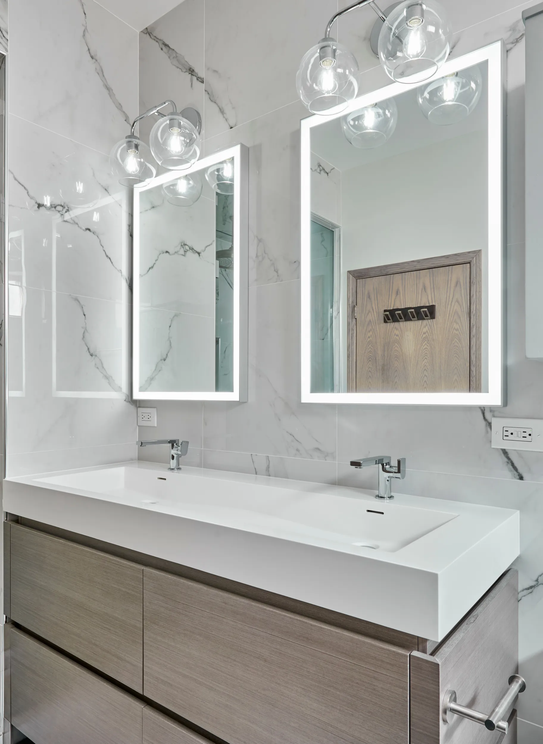 Double vanity and mirror lights